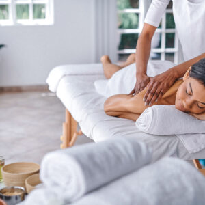 Bei Beauty-Anwendungen und Massage wirst du von Kopf bis Fuß verwöhnt. Jetzt diese Geschenkidee und über 3.000 weitere Erlebnis-Geschenke entdecken.