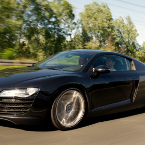 Den Audi R8 mieten und einen Abstecher in die Zukunft machen. Jetzt den Audi R8 mieten oder über 2.500 weitere Geschenkideen entdecken.