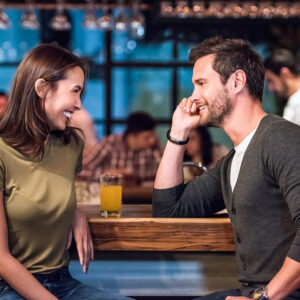 Neue Leute kennenzulernen war noch nie so leicht - versuch es doch mal beim Speed Dating! Und wer weiß - vielleicht ist ja deine Seelenverwandtschaft dabei...