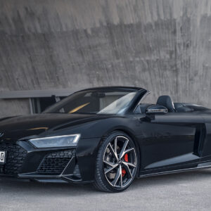 Gib Gas bei einer Audi R8 Fahrt! Nach einer Einweisung wirst du im Audi R8 V10 Spyder durch einen erfahrenen Instruktor begleitet und das mit Kraftstoff inklusive!