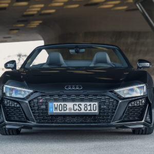 Starte durch bei einer Audi R8 Miete! Nach einer Einweisung kannst du mit 100 Freikilometern im Audi R8 V10 Spyder loslegen!