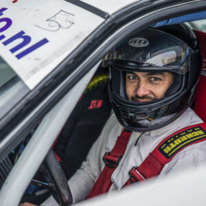 Du wolltest schon immer mal Rennfahrer sein? Dann nimm am Steuer des BMW Z3 M Coupe Platz und flitze über die Rennstrecke! Nimm ein paar Erinnerungsfotos mit und spüre das Adrenalin!