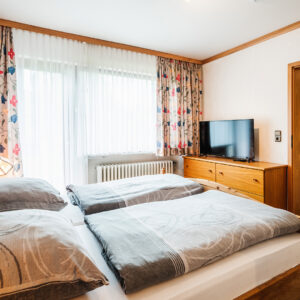 Erlebt 3 unvergessliche Übernachtungen im Landhotel Alte Aue. Genießt die herzliche Atmosphäre und den rustikalen Charme des Hotels und das 3- & 4-Gänge-Menü im hoteleigenen Restaurant. Freut euch auf die Ruhe und Gelassenheit der Region auf und nehmt unvergessliche Erinnerungen mit nach Hause.