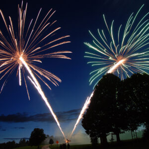 Erlebe im Pyrotechnik Kurs die Kunst des Feuerwerks. Lerne die Grundlagen und Techniken der Pyrotechnik kennen. Buche jetzt deinen Pyrotechnik Workshop!