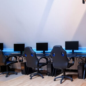Gaming pur in Braunschweig! Verbringt 24 Stunden in einer exklusiven LAN-Wohnung mit 5 vollausgestatteten Gamingplätzen inklusive zahlreicher Games.