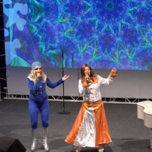 Komm zum ABBA Dinner nach Hildesheim und erlebe eine spektakuläre Show mit den größten Hits! Musik