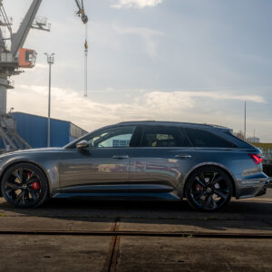 Erlebe pure Performance: Miete den Audi RS6 Performance für ein Wochenende in Neustadt am Rübenberge und genieße brachiale Leistung