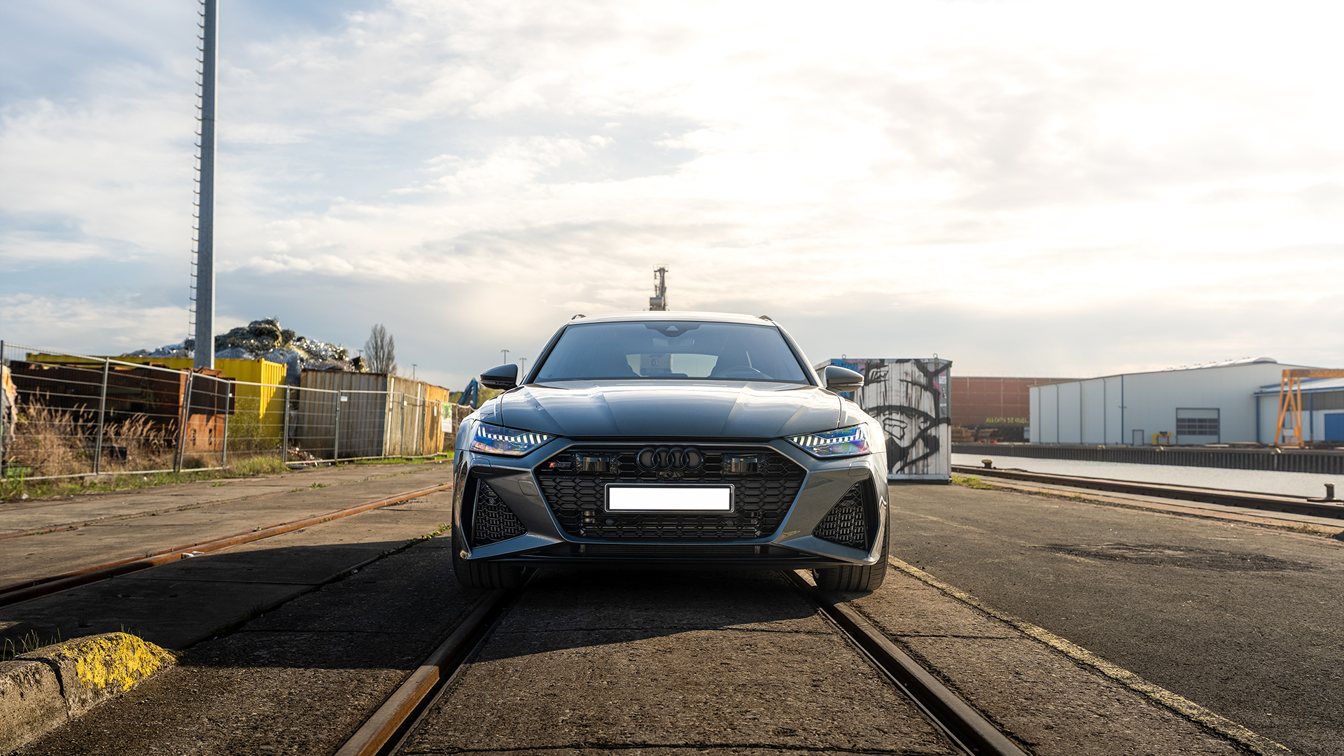Erlebe den Audi RS6 Performance 1 Tag lang in Neustadt am Rübenberge. Genieße kompromisslose Leistung